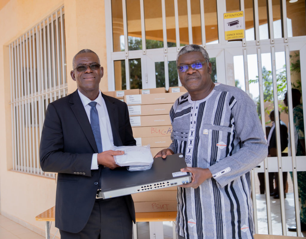 UJKZ receives equipment to facilitate online education